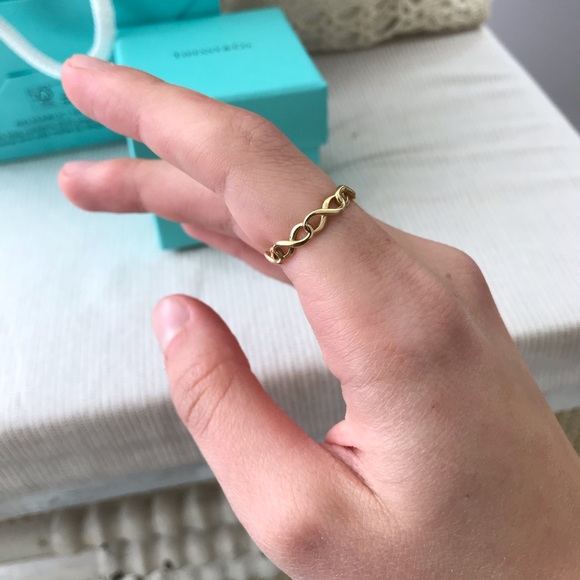 18k Yellow Gold Tiffany & Co. Infinity Ring SOLD - Picture 5 of 7